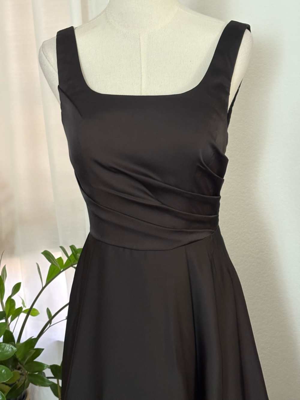 Elegant Black A-Line Evening Dress - Classic Square Neck - Picture 4 of 10